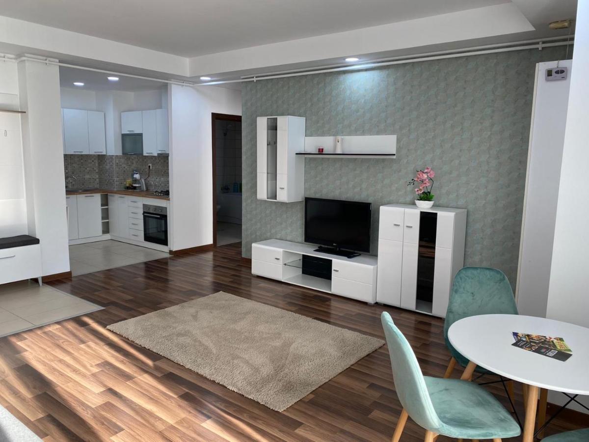 Green Deluxe Apartment Cosmopolis Stefanestii de Jos Buitenkant foto
